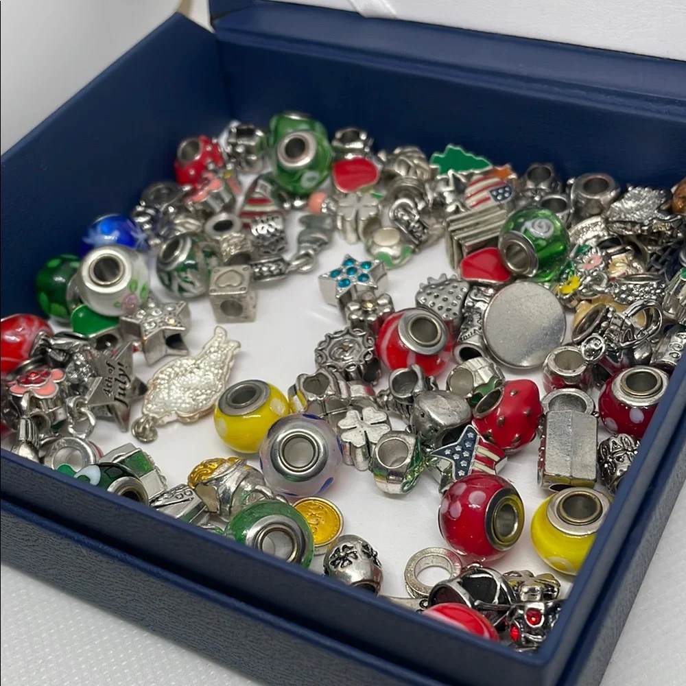 Large Lot of Vintage Jewelry Charm Bracelet Charms Beads - Picture 3 of 5